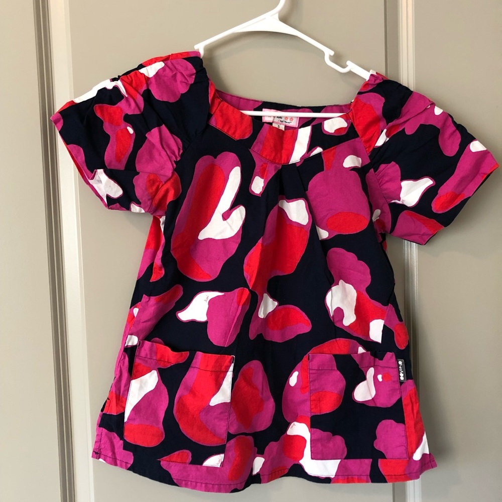 Set (5) size small scrub tops Koi